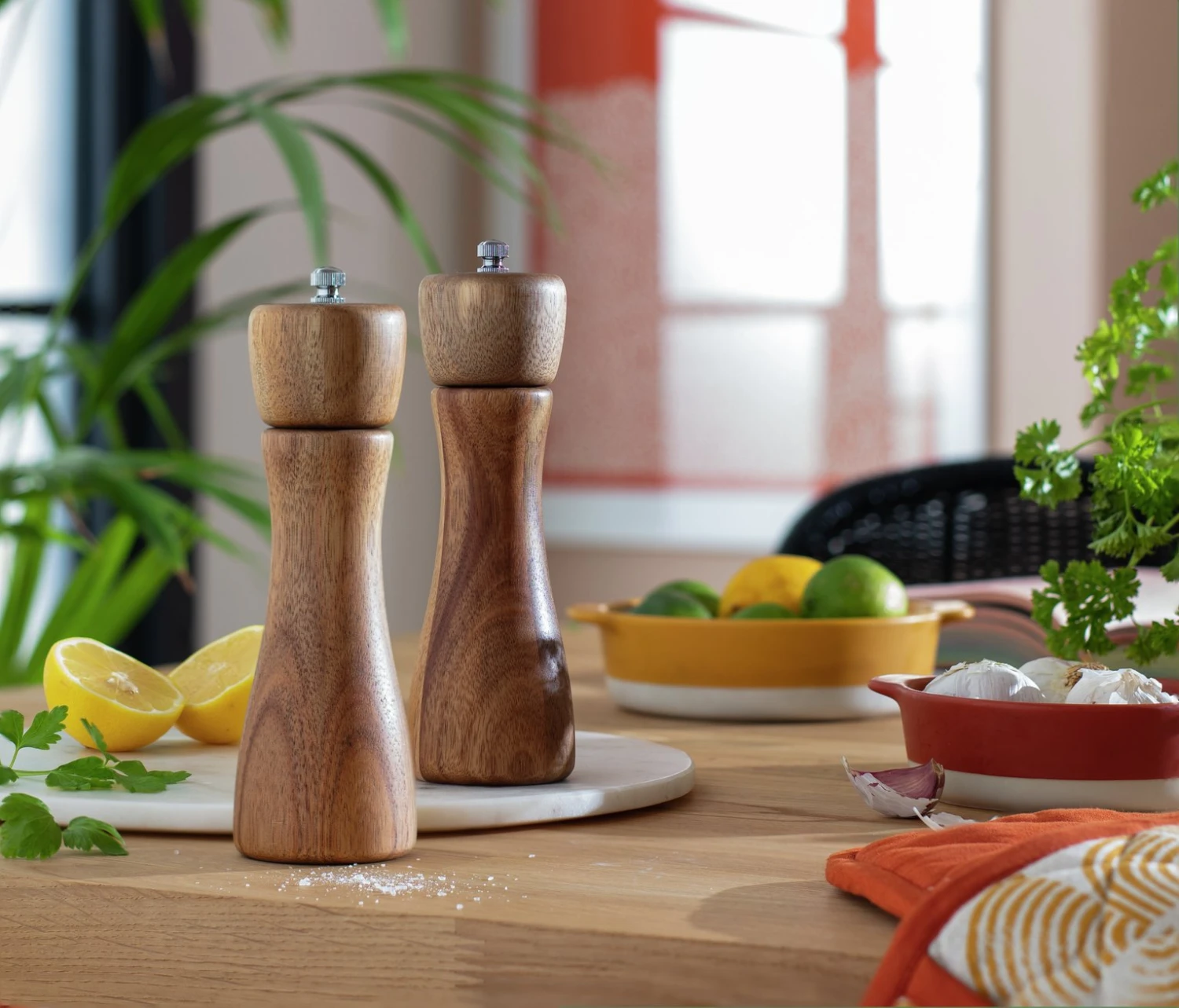 Habitat Global Wooden Salt And Pepper Grinder - Natural 2 Habitat Global Wooden Salt And Pepper Grinder - Natural - Image 2