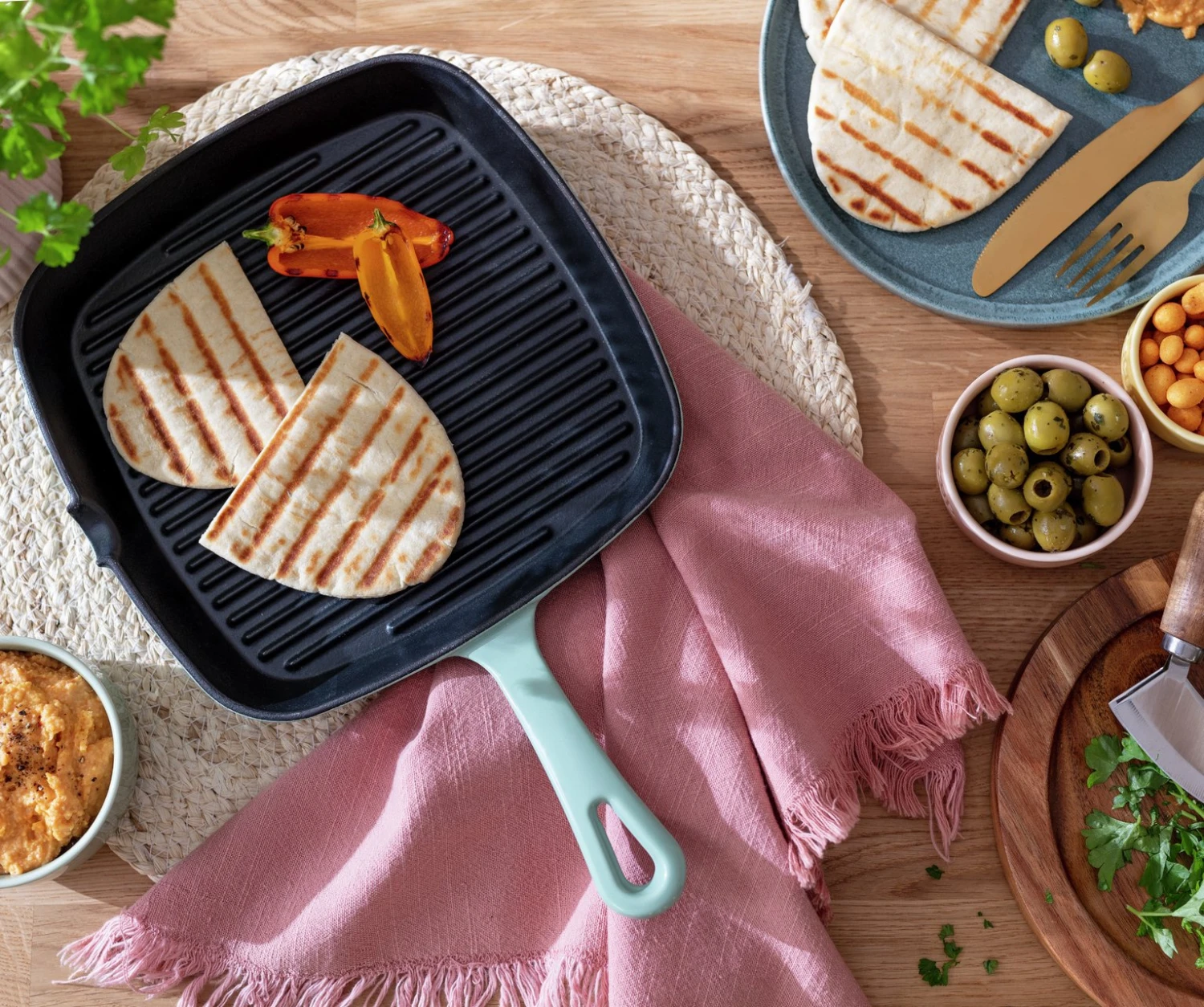 Habitat 23cm Cast Iron Griddle Pan - Sage Green 2 Habitat 23cm Cast Iron Griddle Pan - Sage Green - Image 2