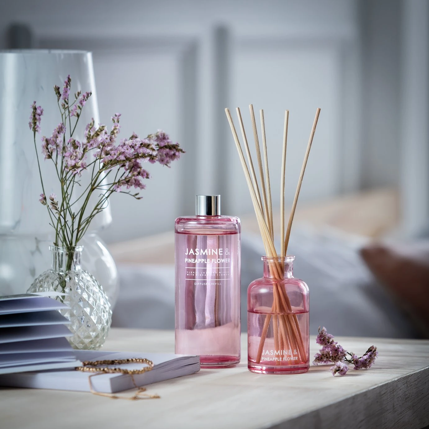 Habitat Diffuser & Refill Set - Jasmine & Pineapple Flower 2 Habitat Diffuser & Refill Set - Jasmine & Pineapple Flower - Image 2