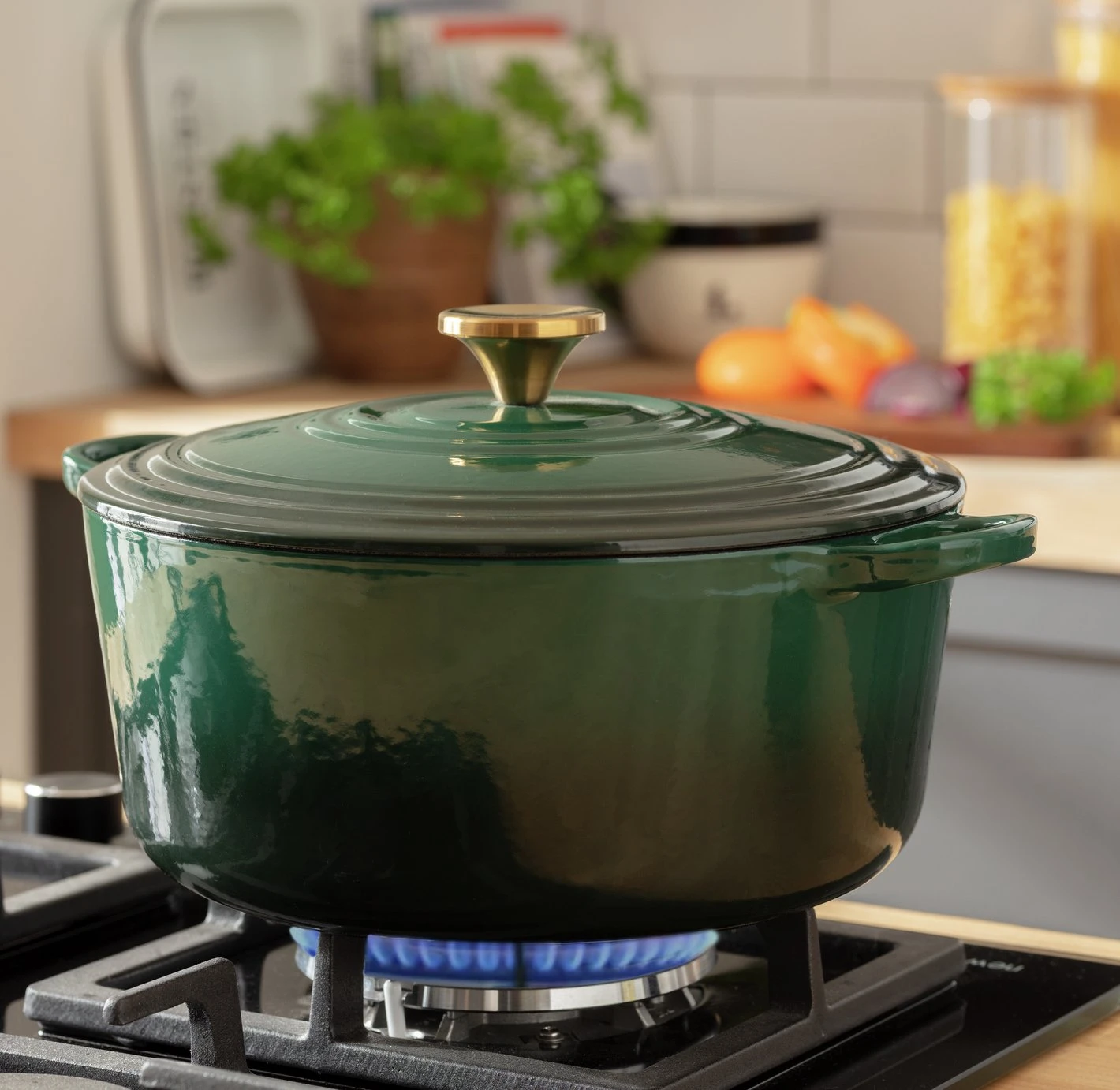 Habitat 5.3 Litre Cast Iron Casserole Dish - Green 2 Habitat 5.3 Litre Cast Iron Casserole Dish - Green - Image 2