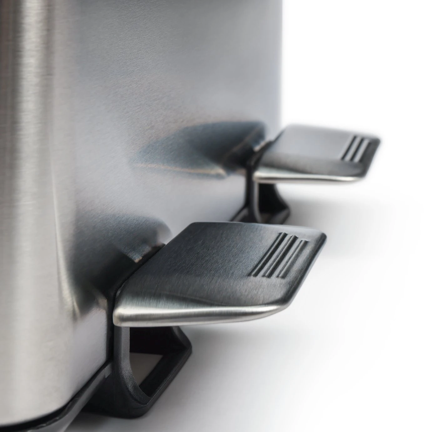 Habitat 40 Litre Twin Compartment Pedal Bin - Silver 3 Habitat 40 Litre Twin Compartment Pedal Bin - Silver - Image 3