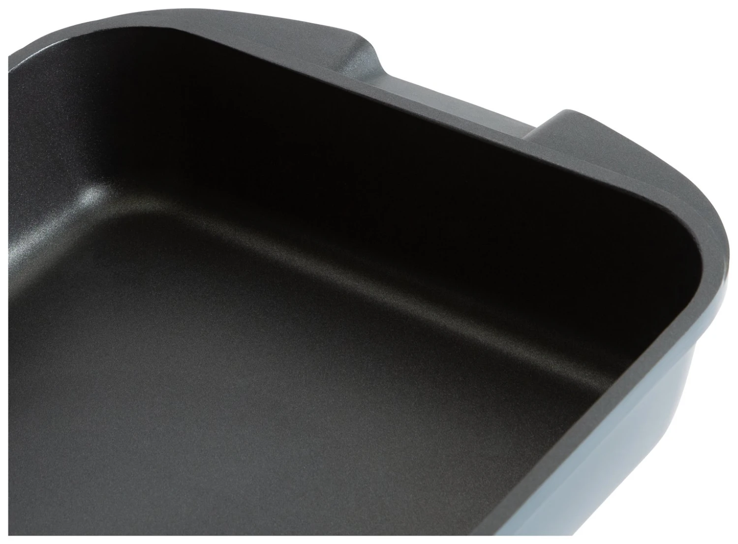 Habitat Cast Aluminium Medium Aluminium Roasting Tin 3 Habitat Cast Aluminium Medium Aluminium Roasting Tin - Image 3