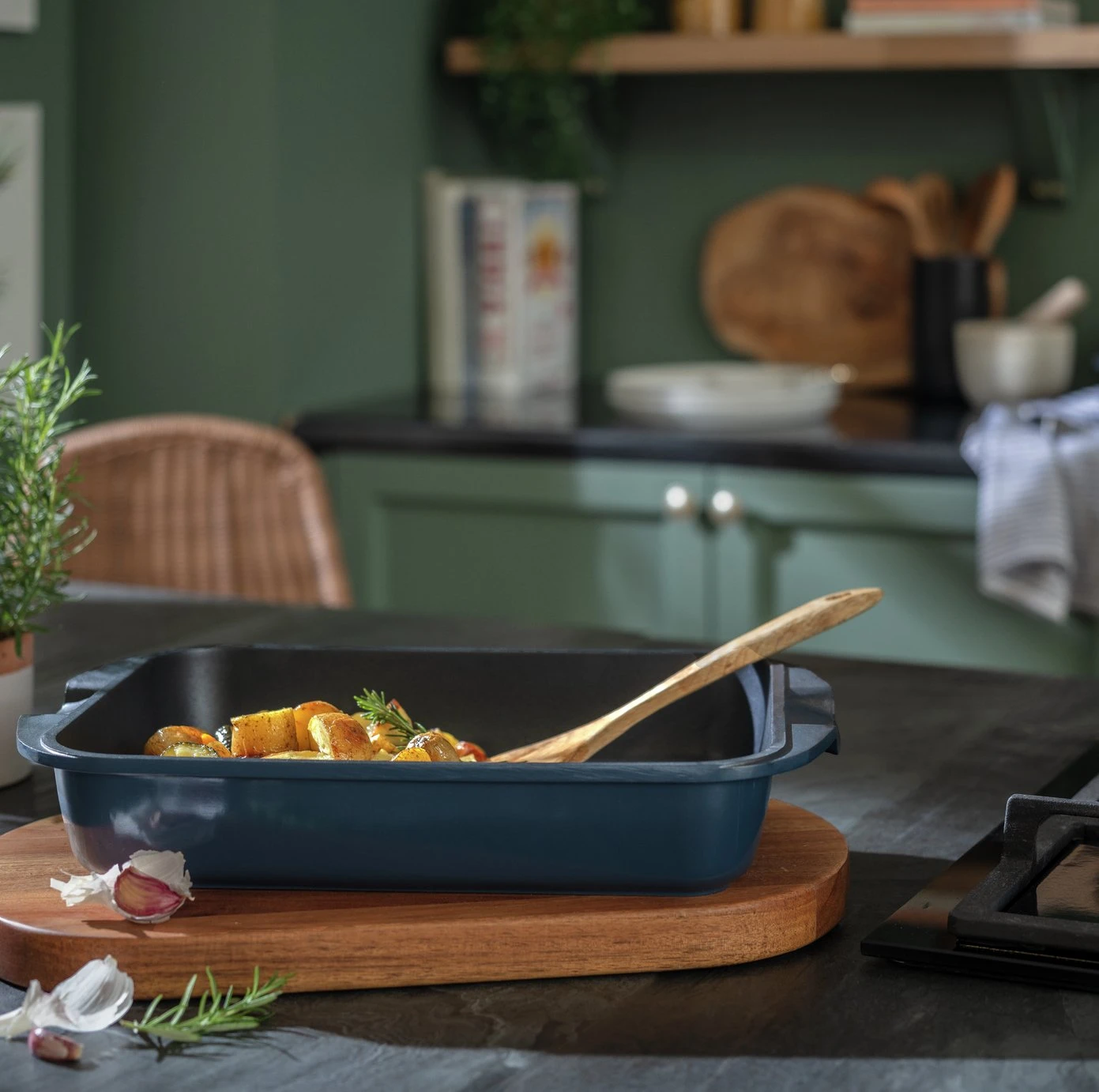 Habitat Cast Aluminium Large Roasting Tin 2 Habitat Cast Aluminium Large Roasting Tin - Image 2