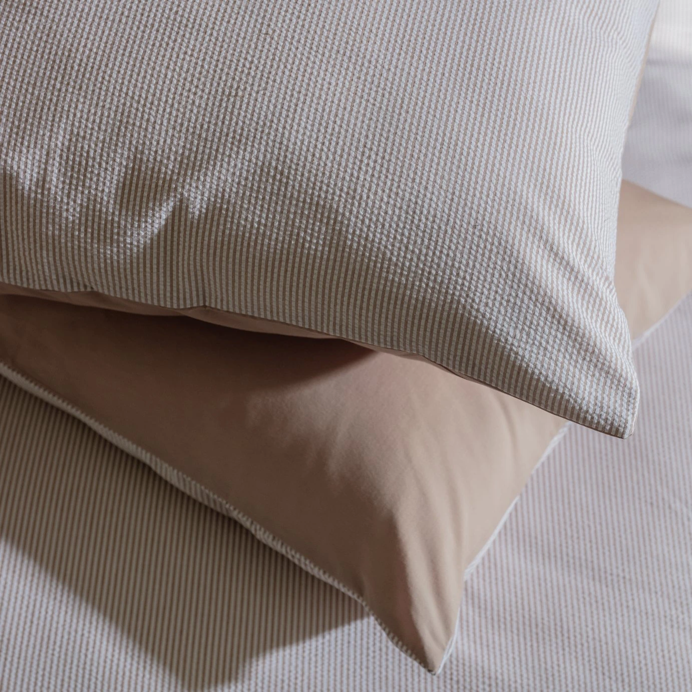 Habitat Retreat Striped Blush & White Bedding Set - Single 2 Habitat Retreat Striped Blush & White Bedding Set - Single - Image 2