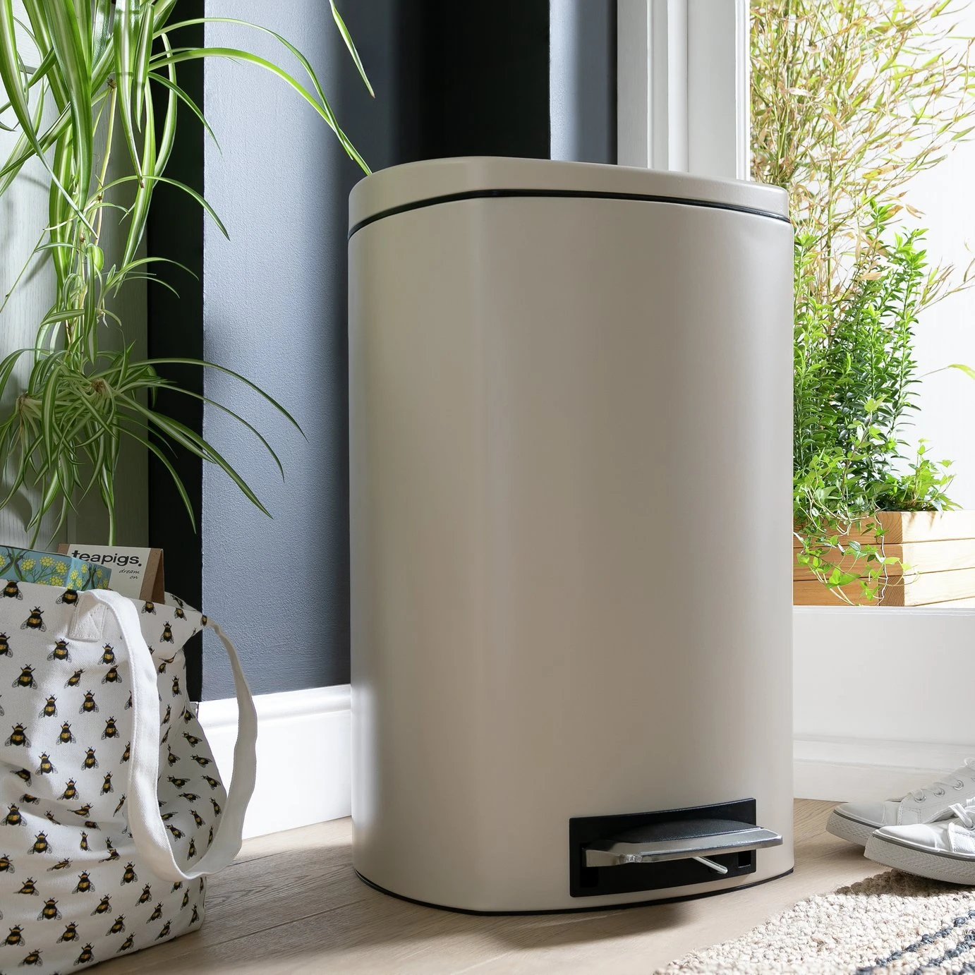 Habitat 50 Litre Pedal Bin - Cream 2 Habitat 50 Litre Pedal Bin - Cream - Image 2