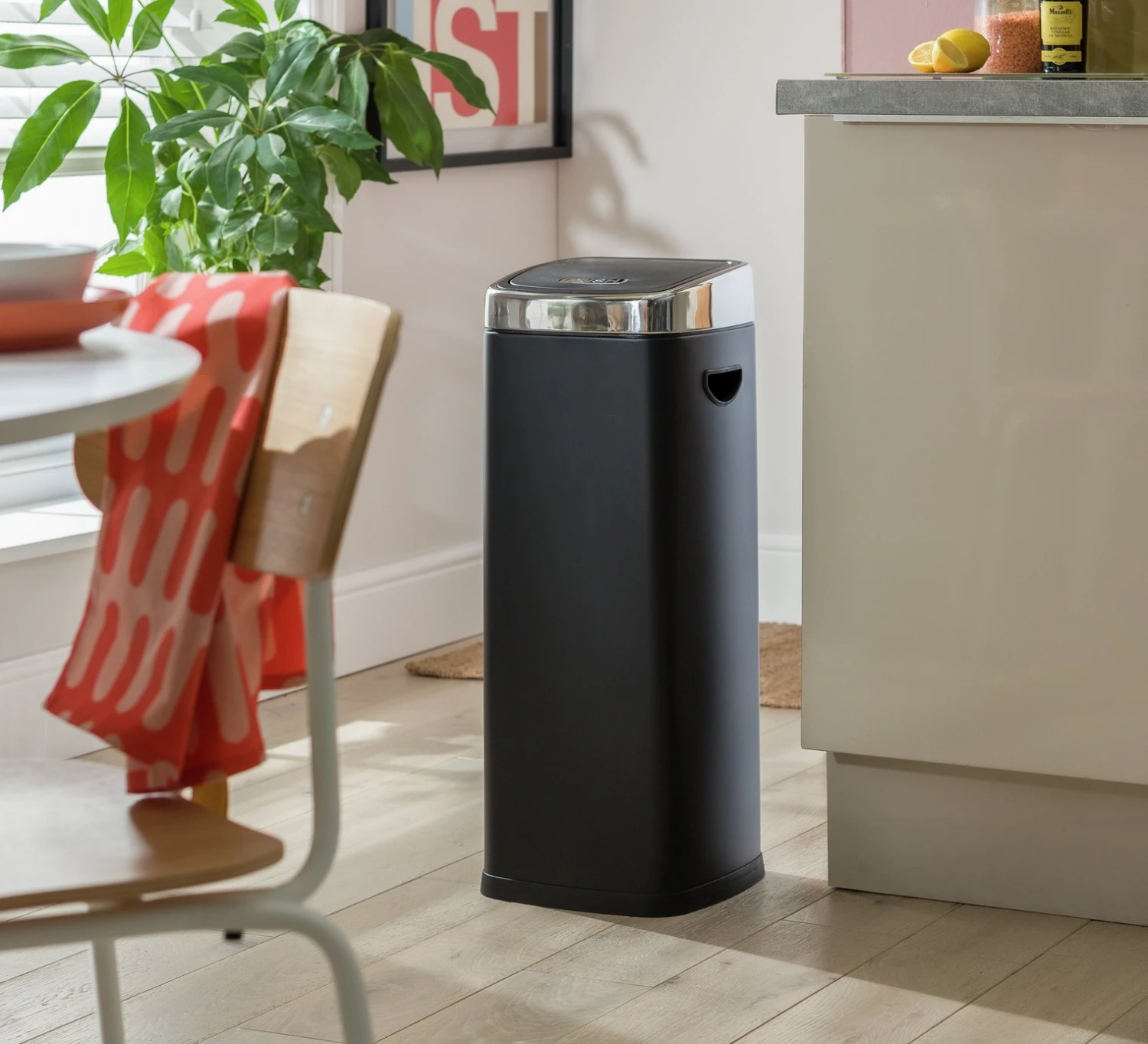 Habitat 30 Liter Square Touch Top - Black 2 Habitat 30 Liter Square Touch Top - Black - Image 2