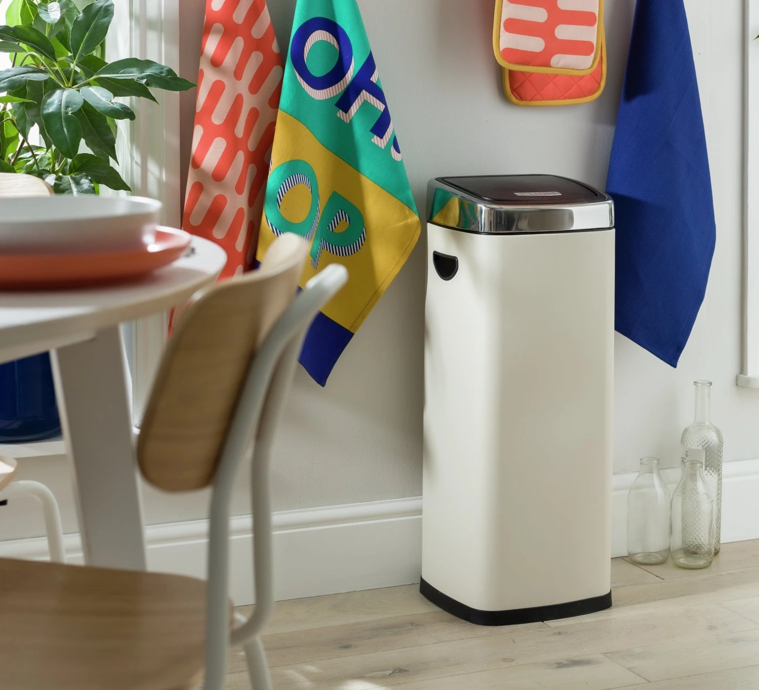 Habitat 30 Litre Square Touch Top Bin - Cream 2 Habitat 30 Litre Square Touch Top Bin - Cream - Image 2