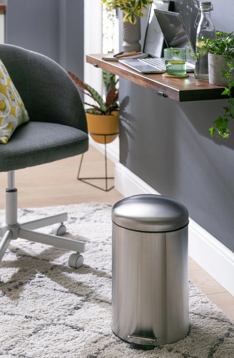 Habitat 12 Litre Domed Pedal Bin - Silver 2 Habitat 12 Litre Domed Pedal Bin - Silver - Image 2