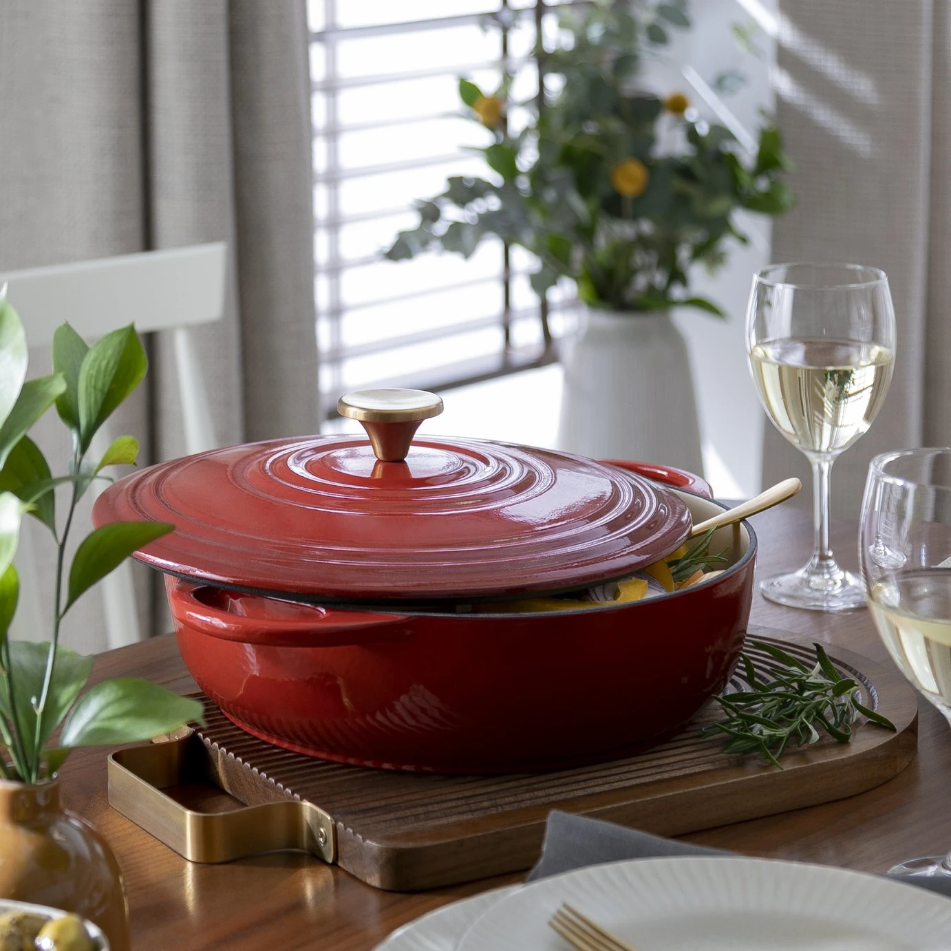 Habitat Country Manor 4 Litre Cast Iron Casserole Dish - Red 2 Habitat Country Manor 4 Litre Cast Iron Casserole Dish - Red - Image 2