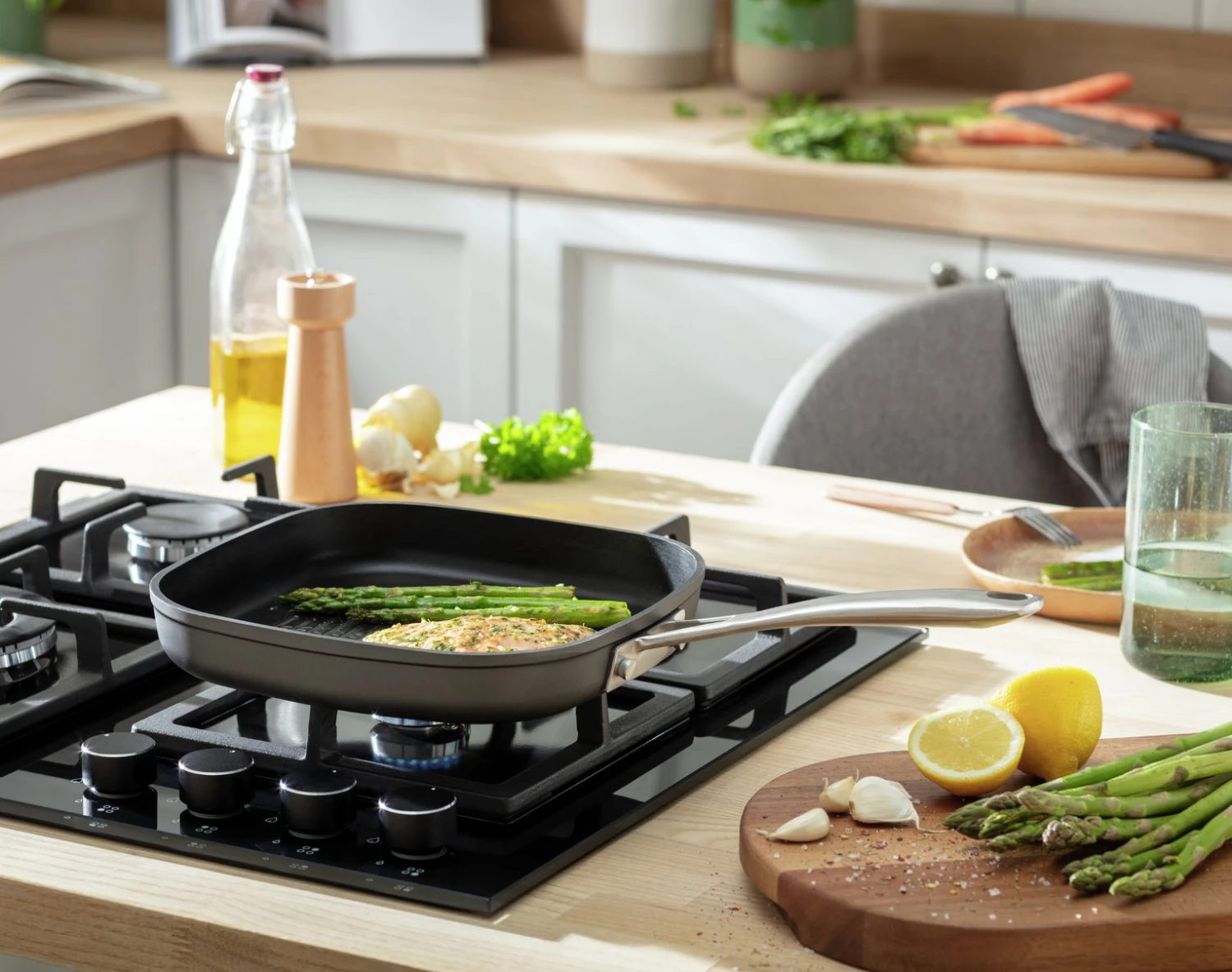 Habitat 24cm Anodised Aluminium Grill Pan - Black 2 Habitat 24cm Anodised Aluminium Grill Pan - Black - Image 2