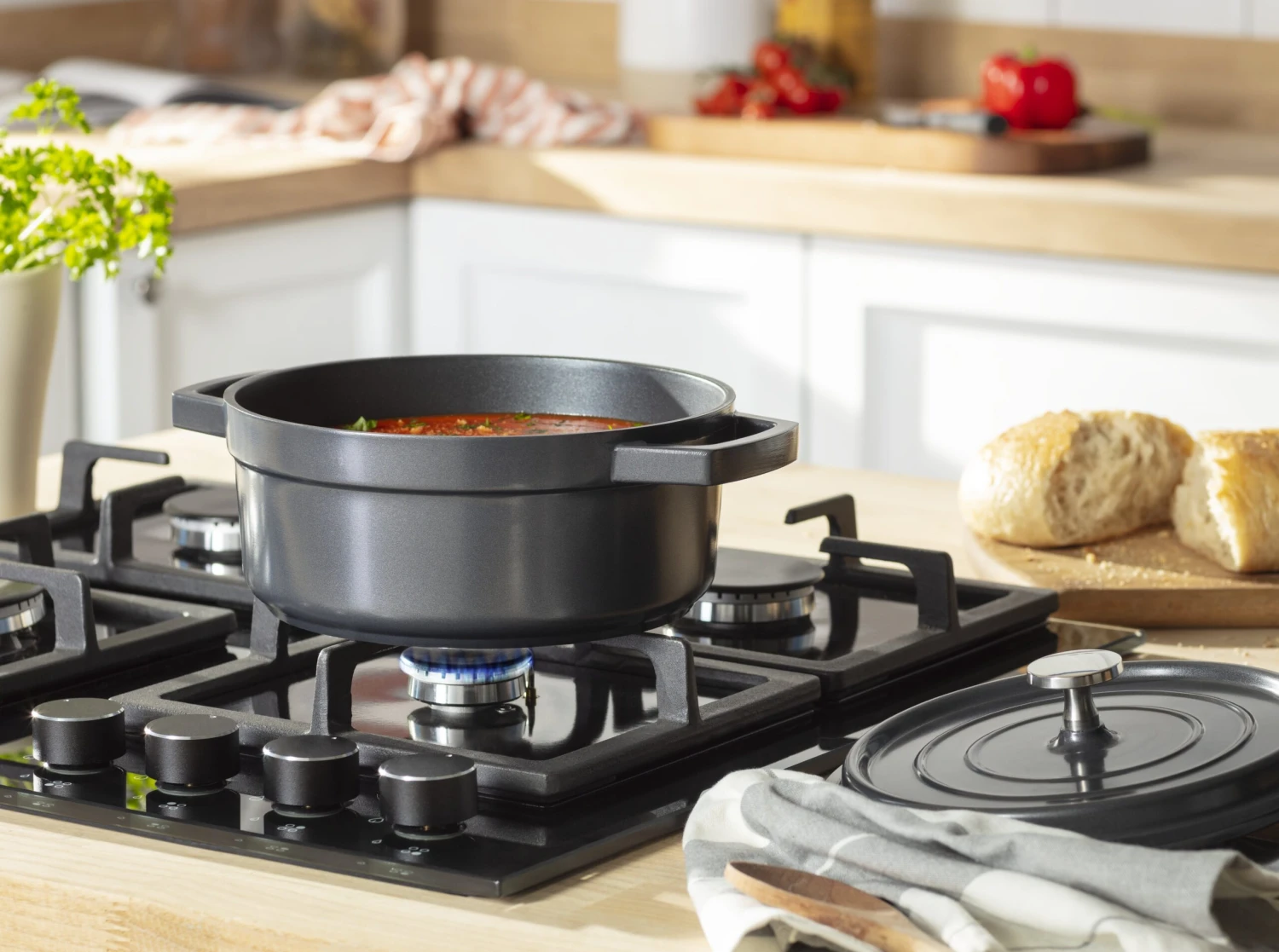 Habitat 2.4 Litre Aluminium Casserole Dish - Black 2 Habitat 2.4 Litre Aluminium Casserole Dish - Black - Image 2