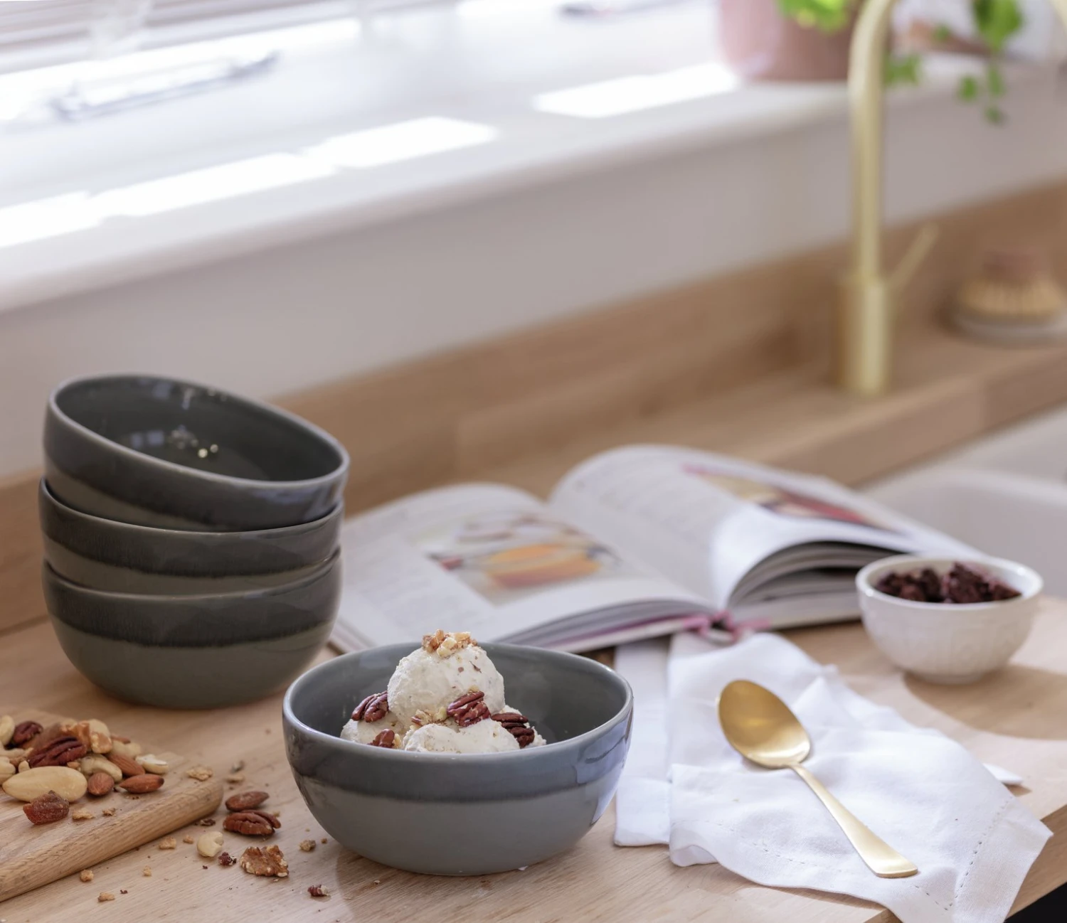 Habitat Evora 4 Piece Stoneware Cereal Bowl - Green 2 Habitat Evora 4 Piece Stoneware Cereal Bowl - Green - Image 2