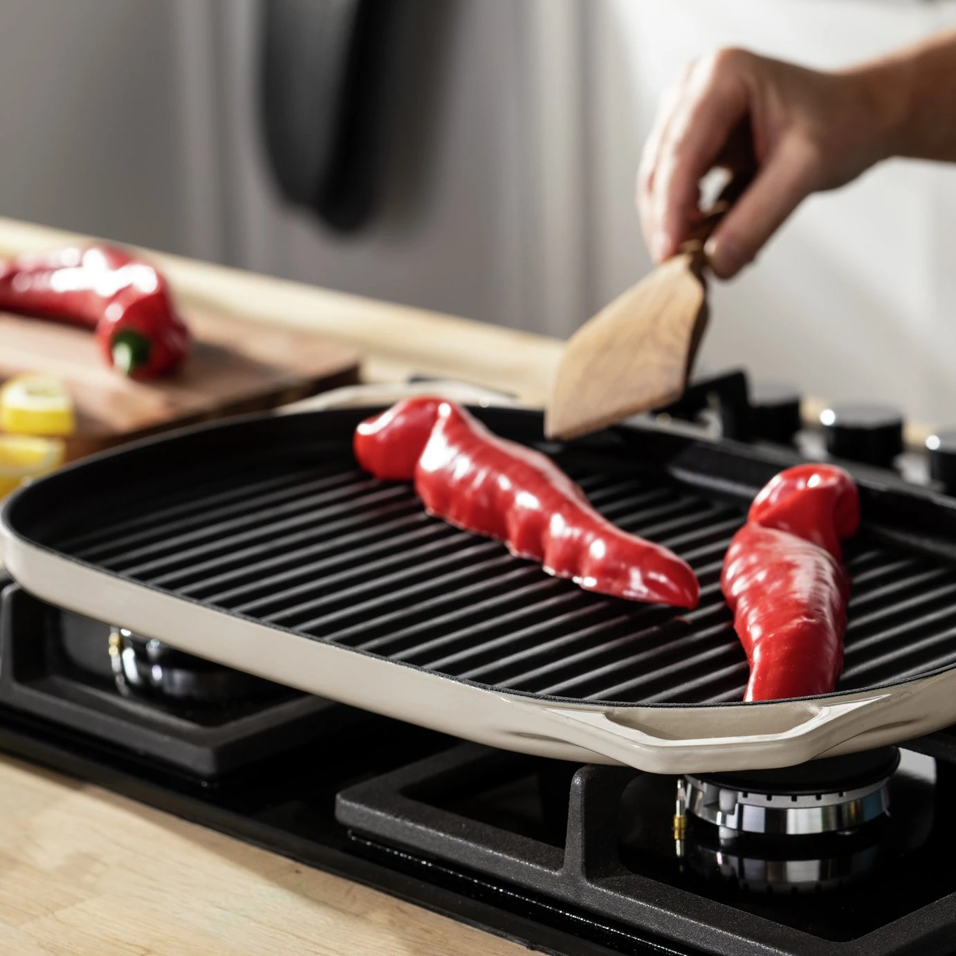 Habitat Large Cast Iron Grill Pan - Cream 2 Habitat Large Cast Iron Grill Pan - Cream - Image 2